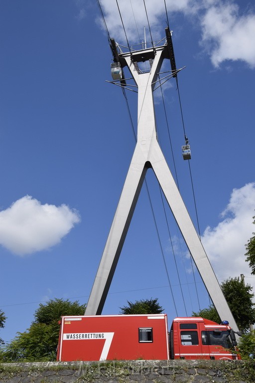 Uebung BF Taucher und Presse Koeln Zoobruecke Rhein P204.JPG - Miklos Laubert